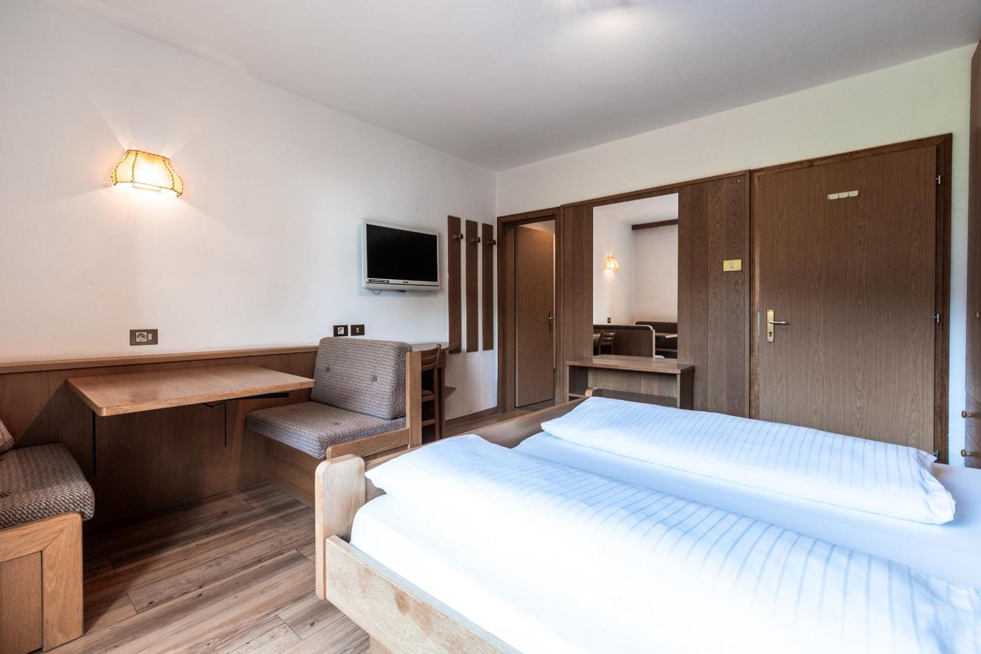 Hotel Zum Loewen - Al Leone Meltina Esterno foto