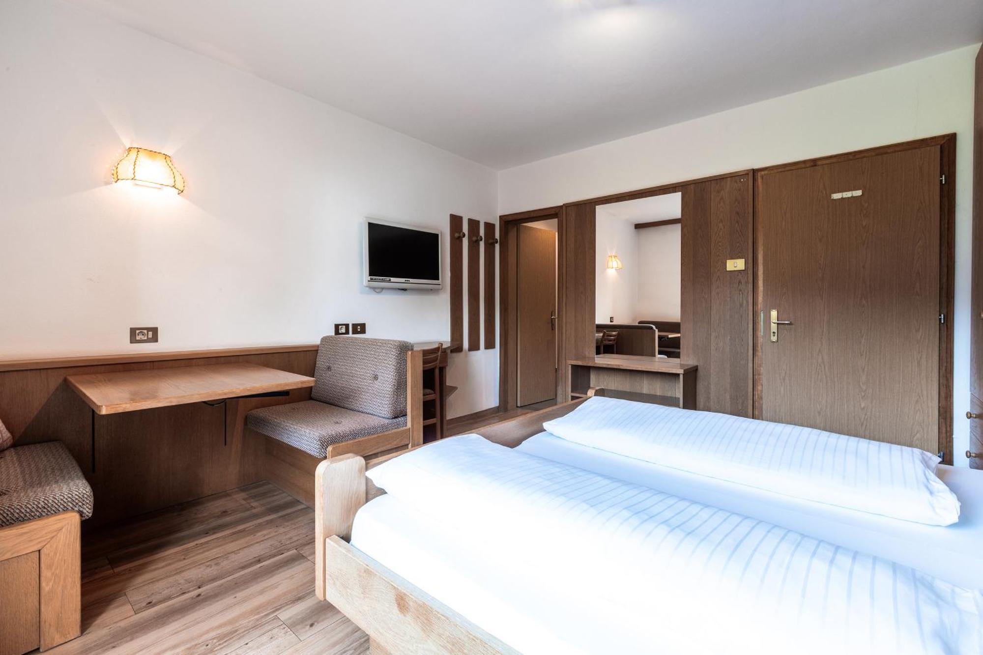 Hotel Zum Loewen - Al Leone Meltina Esterno foto