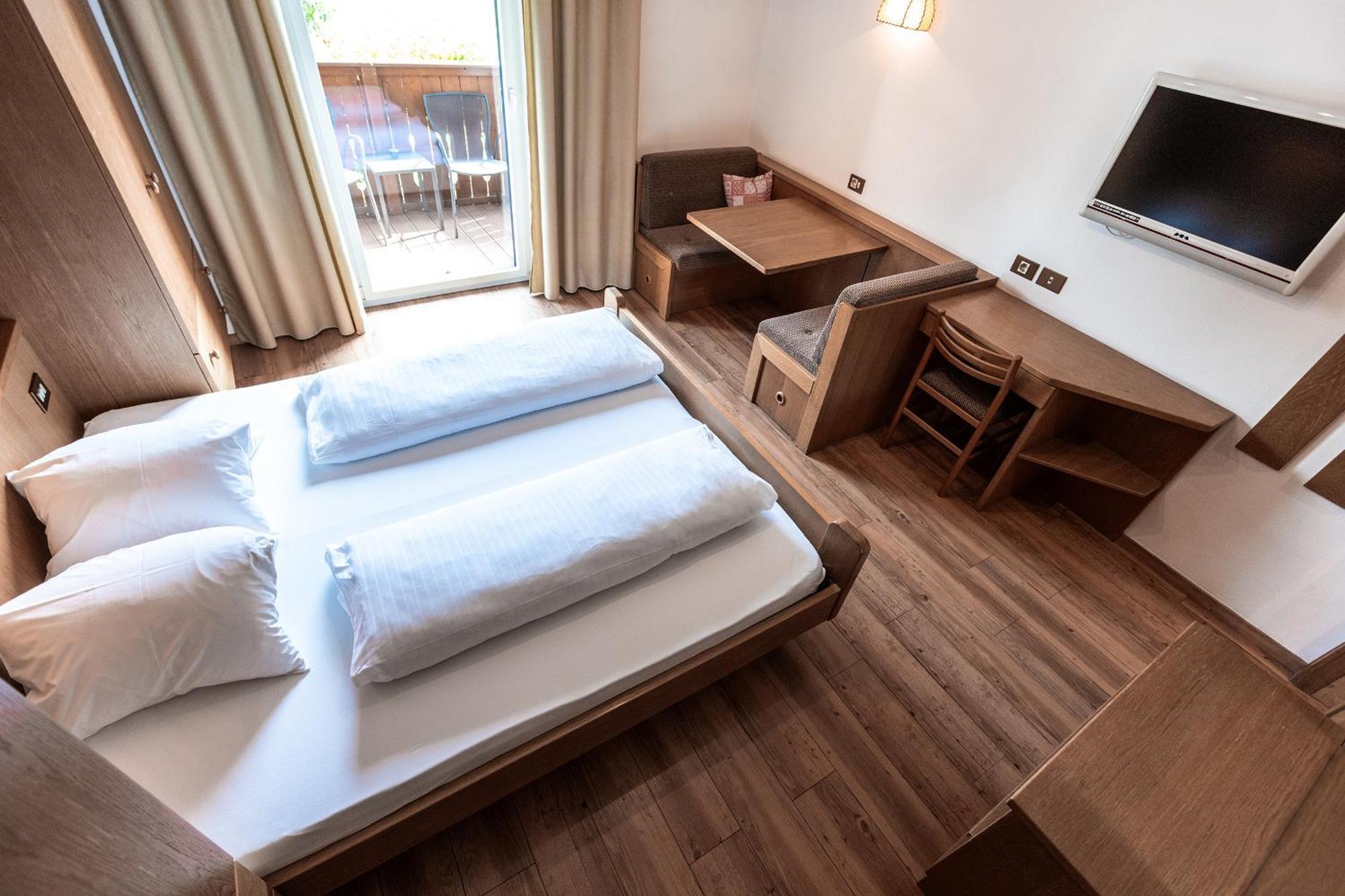 Hotel Zum Loewen - Al Leone Meltina Esterno foto