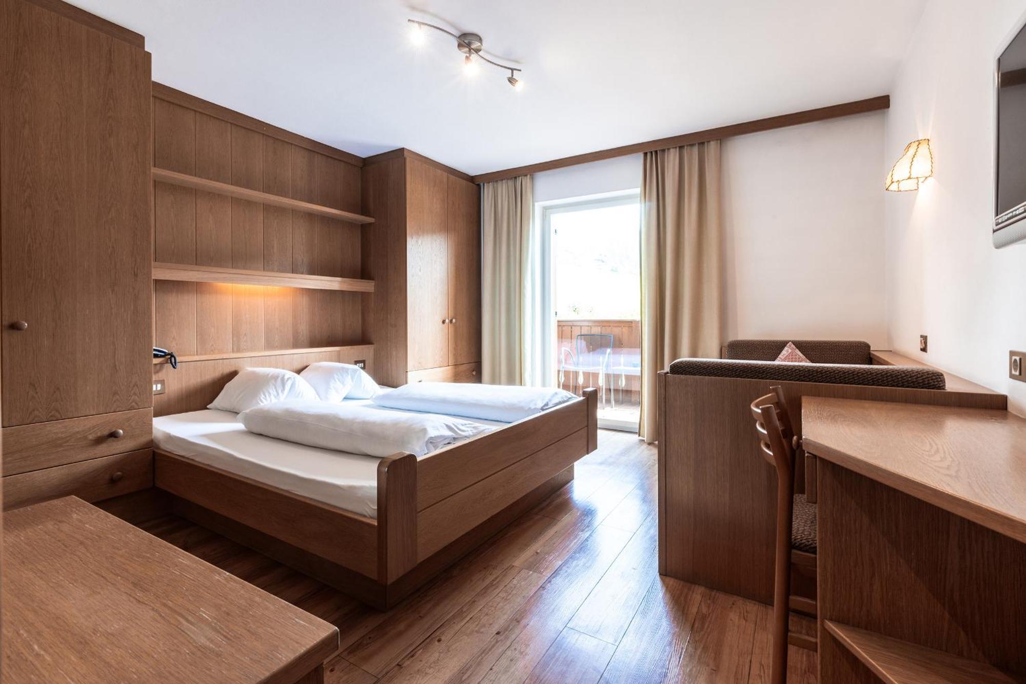 Hotel Zum Loewen - Al Leone Meltina Esterno foto