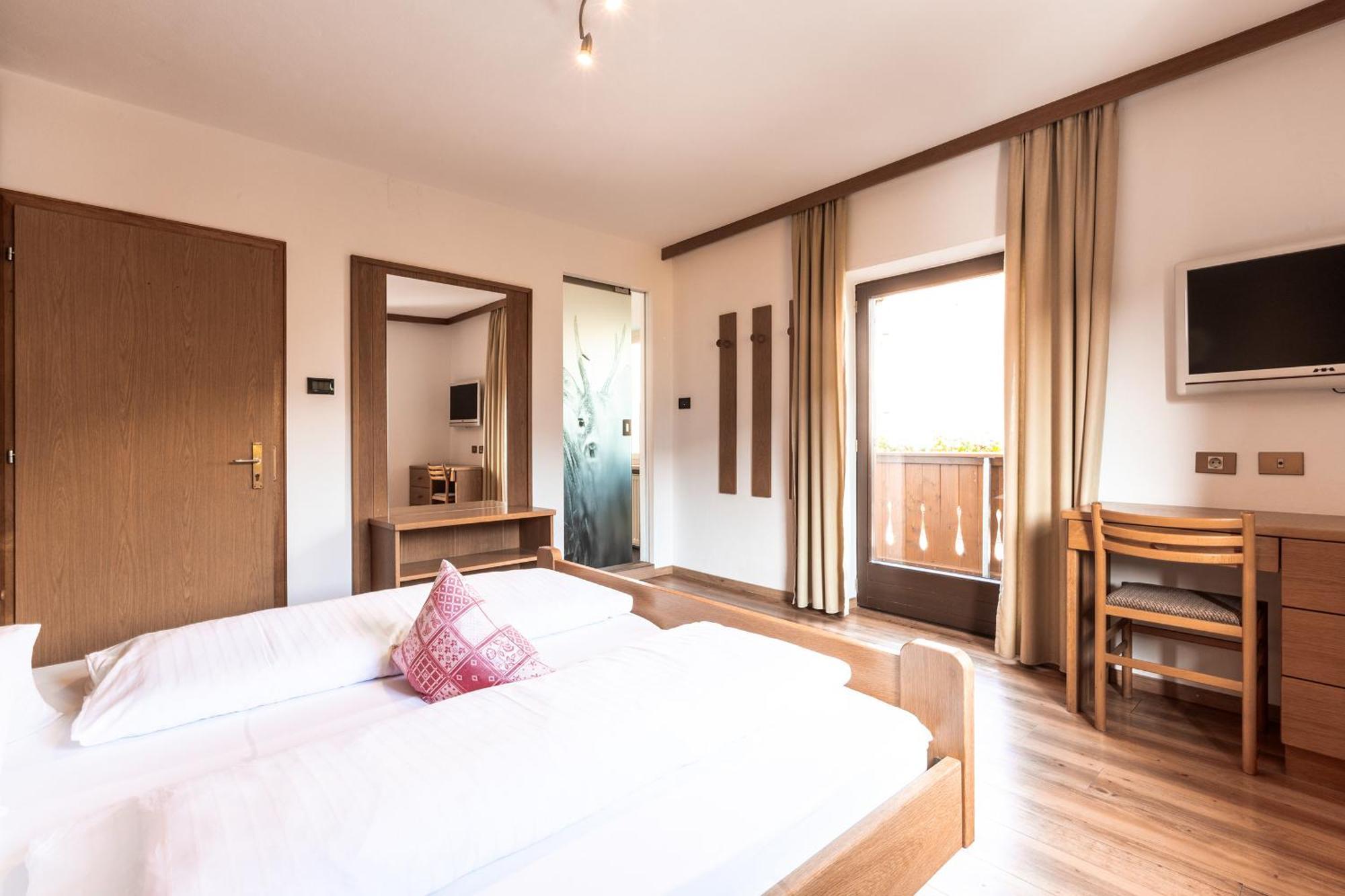 Hotel Zum Loewen - Al Leone Meltina Esterno foto
